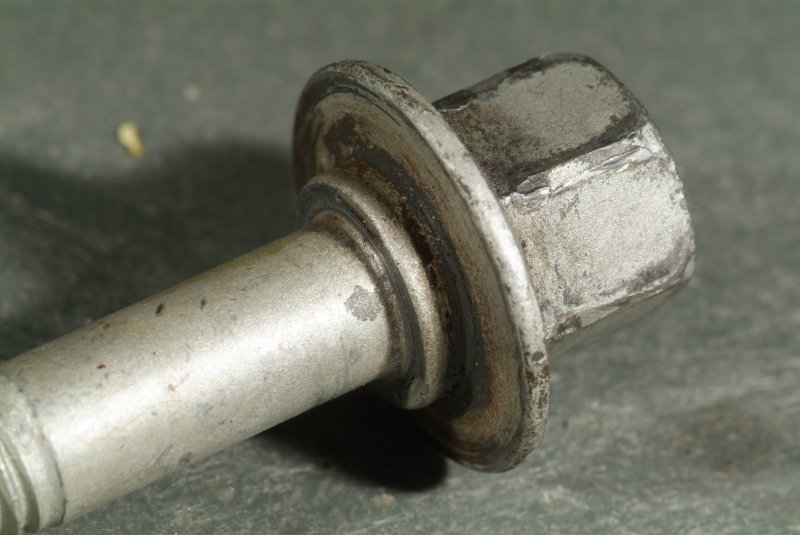 ac_tensioner_bolt_01.jpg