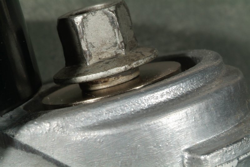 ac_tensioner_bolt_02.jpg