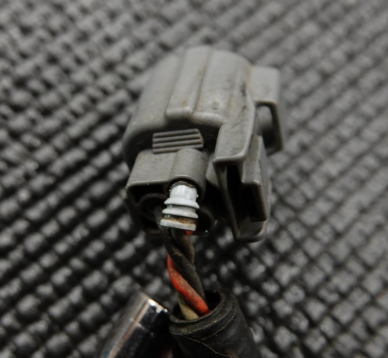 brake_pressure_sensor_plug_10.jpg