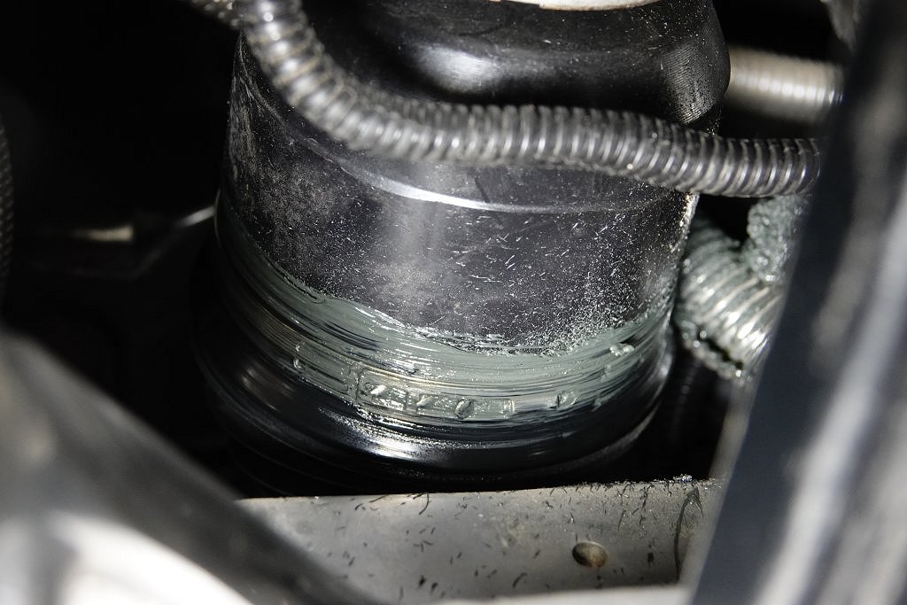 damaged_axle_boot_03.jpg