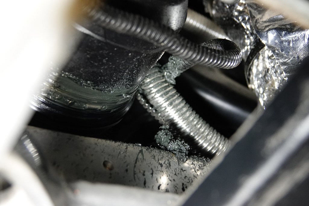 damaged_axle_boot_04.jpg