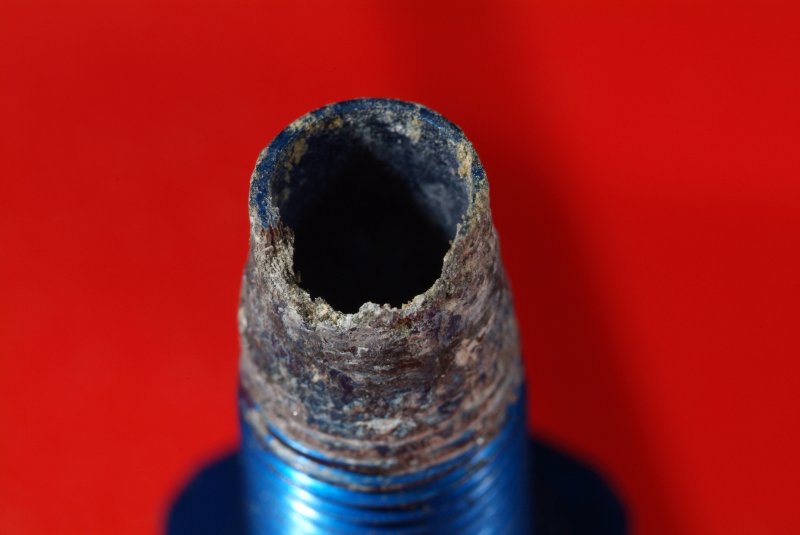 fitting_corroded_01.jpg
