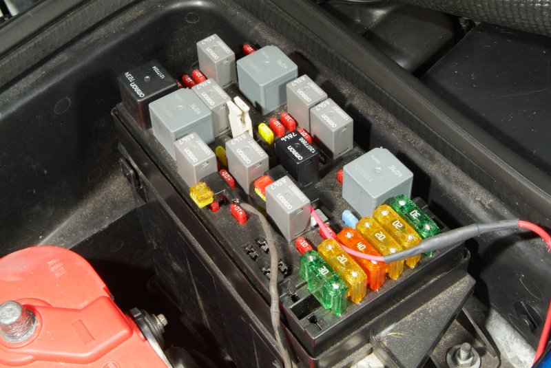 fuse_box_01.jpg