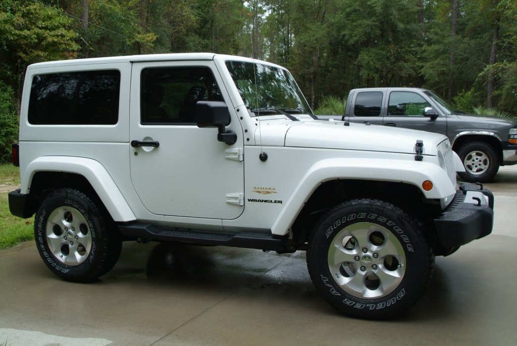 jeep_sahara_02.jpg