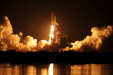 STS-128 Discovery 800 01.jpg
