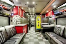 bradpaisleytourbusinside.jpg