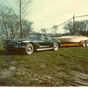 FI  62 towing a 425 Buick drag boat